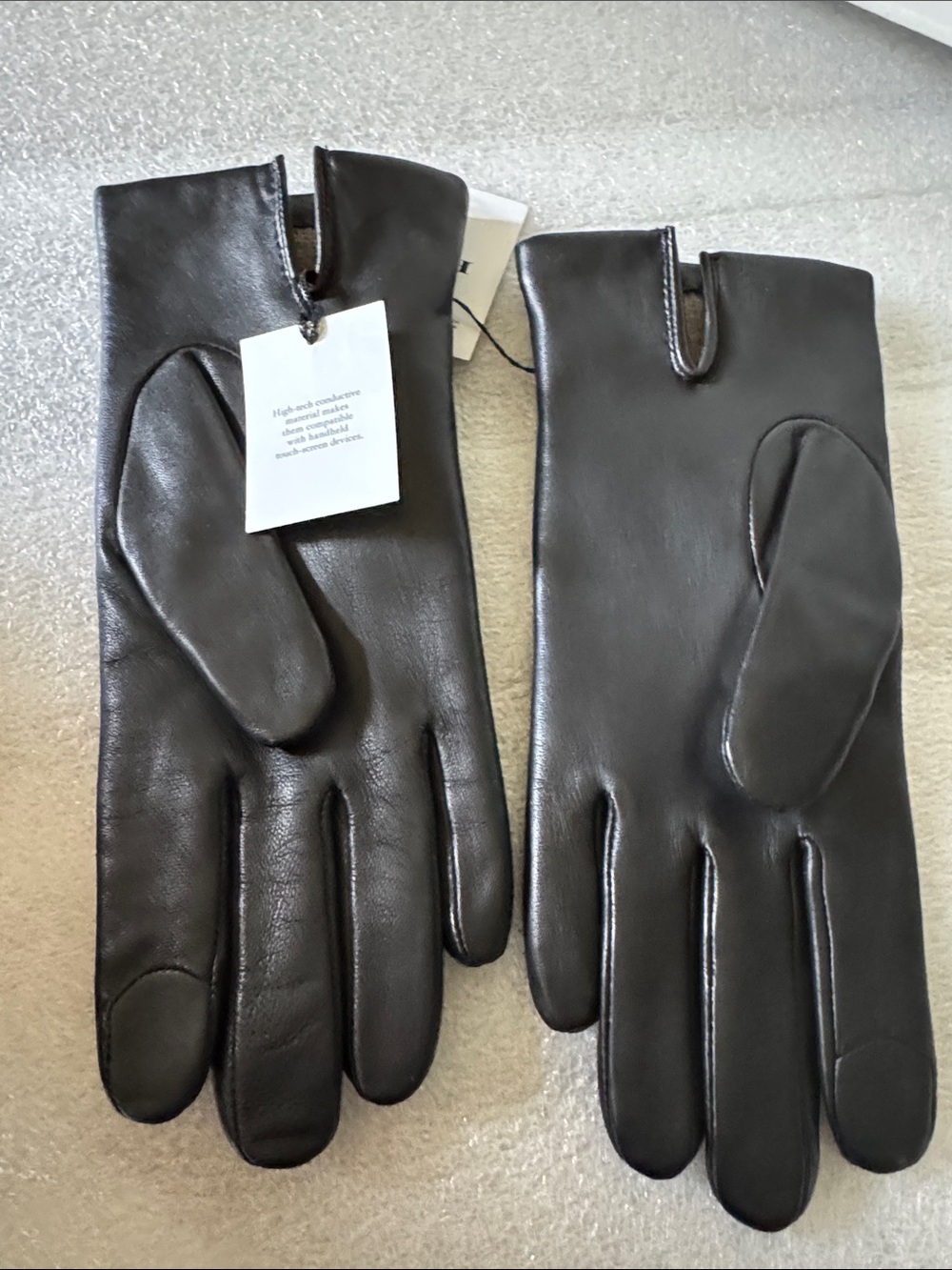 NWT Coach Ladies Smooth Tech  Leather Gloves in Black with Signature Button - Picture 7 of 10